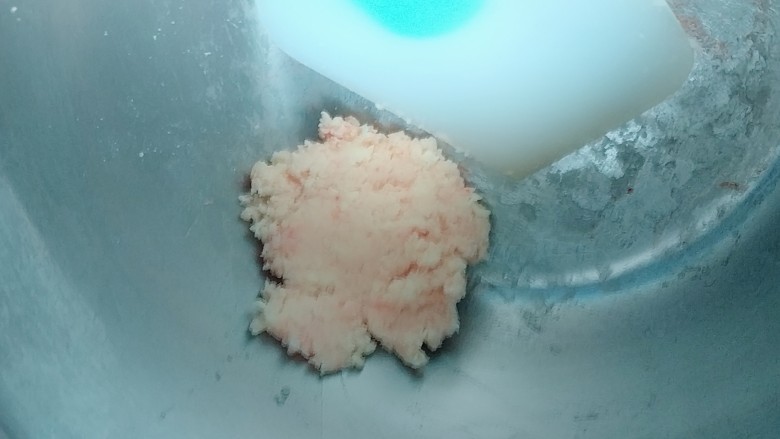两种方法制作彩虹芝士,这个是用了草莓粉,颜色比较淡。