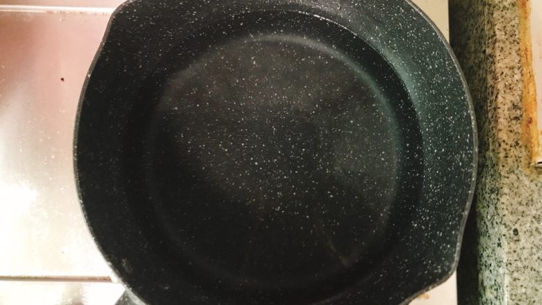 红薯泥伪披萨,汤锅加水烧开