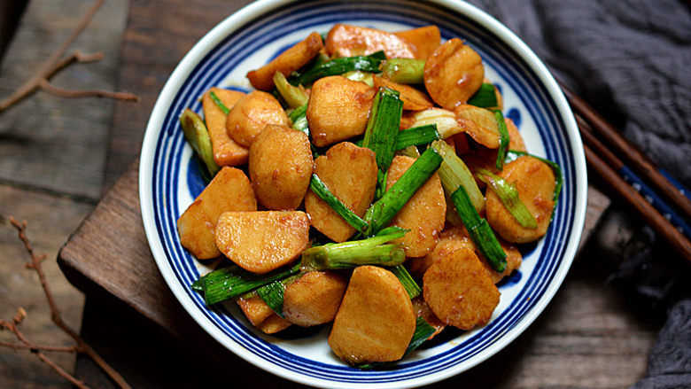 茨菇炒蒜苗