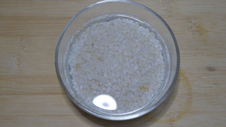 「2+1」款冬季暖胃养生米糊, 白玉米渣洗净,浸泡2个小时以上