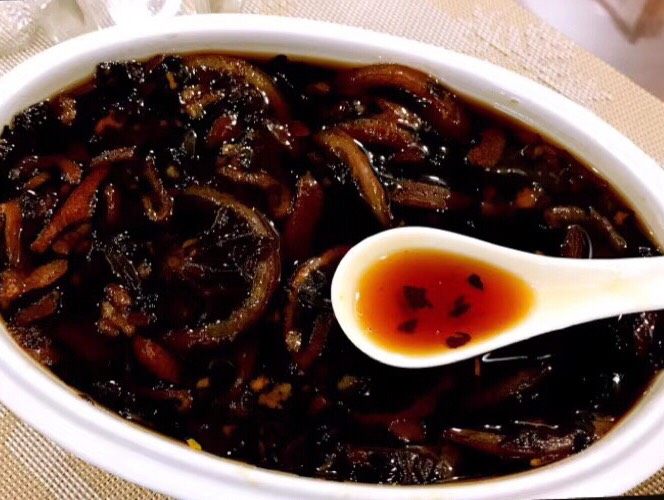 柠檬枇杷膏,炖了12个小时后的柠檬膏,端出炖锅