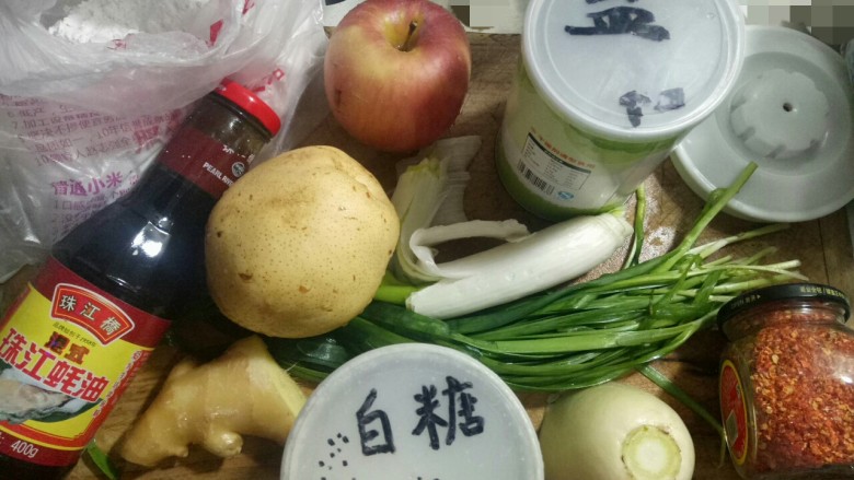 韩式辣酱【面包机“泡菜”菜谱提炼】,准备材料。(份量:“材料”栏没备注的看图片;备注的看“材料”栏,不要看图片哦*)