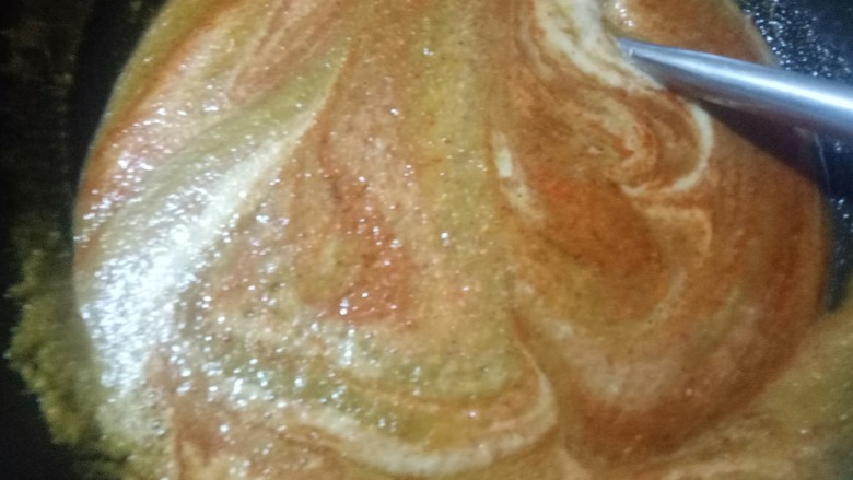 韩式辣酱【面包机“泡菜”菜谱提炼】,放锅里,开火,熬吧~我这是菜谱分量的2倍~因为我做好韩式辣酱要做辣白菜用~