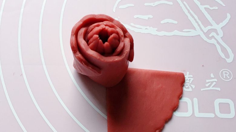 红花馒头,如图:包第三片。