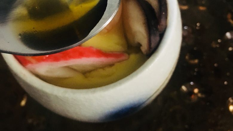 茶碗蒸,时间到了,最后淋上少许香油即可