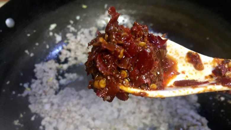 好滋味炸酱肉沫(馅),放入<a style='color:red;display:inline-block;' href='/shicai/ 705'>豆瓣酱</a>