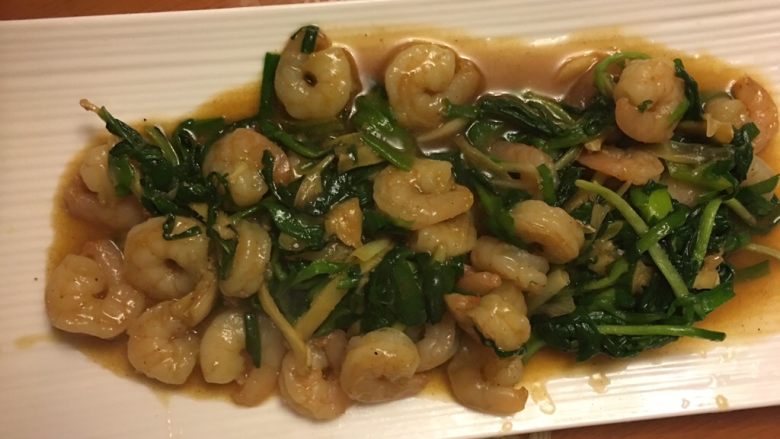 韭菜炒虾仁,出锅前淋上一点香油,虾仁韭菜做好了