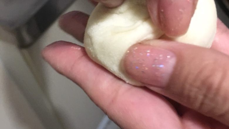 椒盐芝麻烧饼,两端封口