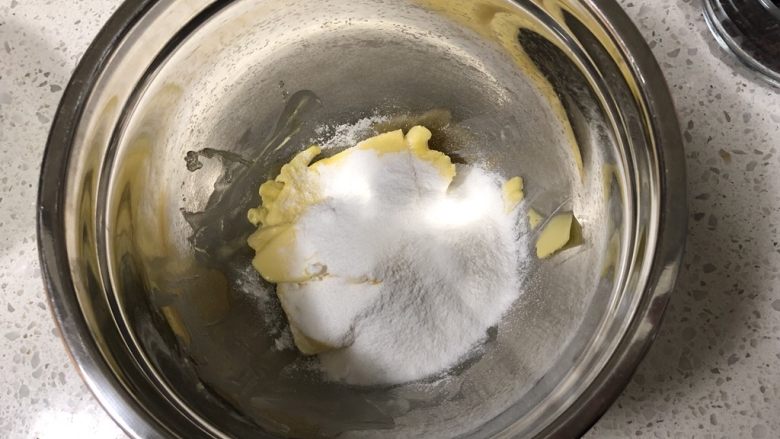 零失败|蔓越莓曲奇,倒入糖粉(ps:糖粉用的是纯糖粉,我是用磨粉机把细砂糖磨成糖粉的,不要用成了市场买的混有玉米淀粉的糖粉,那是用来防潮的)