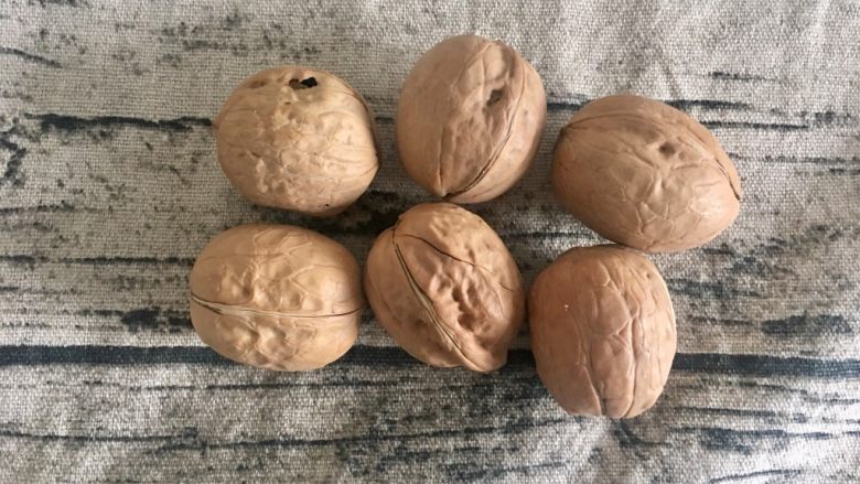 核桃酥,<a style='color:red;display:inline-block;' href='/shicai/ 665'>核桃</a>6个