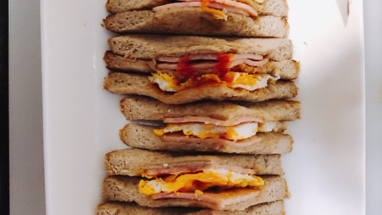 全麦三明治,我们的三明治就做好了