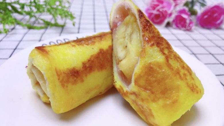 香蕉吐司卷,趁热吃啊!香甜美味!你一定会喜欢的!😘😘😘