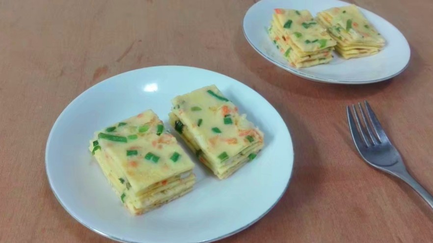 摊香葱萝卜末鸡蛋饼