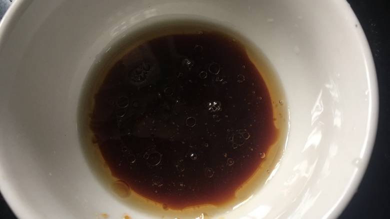家常芥末木耳,料汁搅拌均匀,备用;