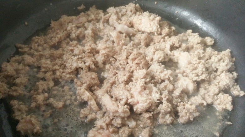 香辣牛肉酱,炒到肉出水,直到蒸发