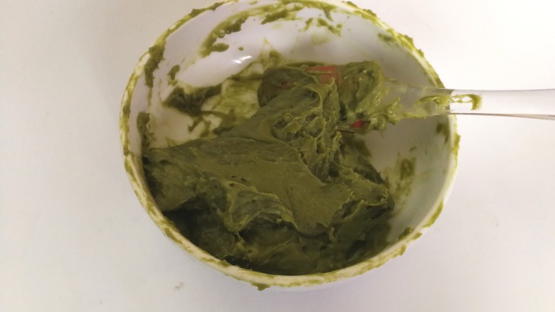 抹茶麻薯面包(一次发酵法),我的微波炉总共用了3个高火+搅拌，只要麻薯熟了就可以了，晾凉