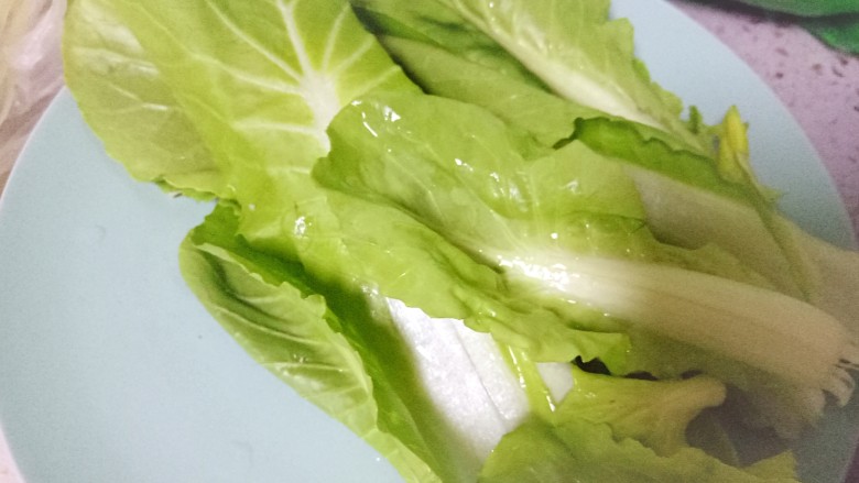 羊肉泡馍,<a style='color:red;display:inline-block;' href='/shicai/ 3517'>青菜</a>洗净,备用;