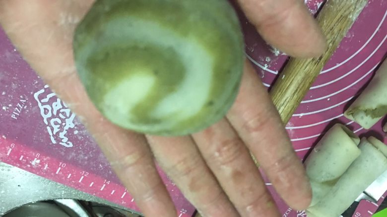 豆沙抹茶蛋黄酥,包好了
