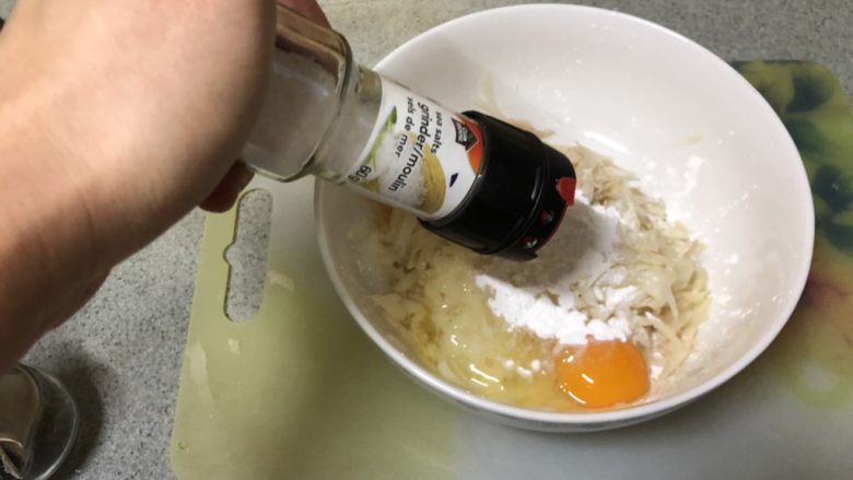 轻食系列-缤纷蛋薯丝塔(水波蛋➕牛油果➕土豆丝饼),加少量盐