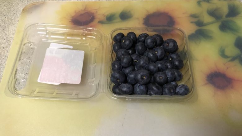 轻食系列-缤纷蛋薯丝塔(水波蛋➕牛油果➕土豆丝饼),<a style='color:red;display:inline-block;' href='/shicai/ 623'>蓝莓</a>清洗干净备用