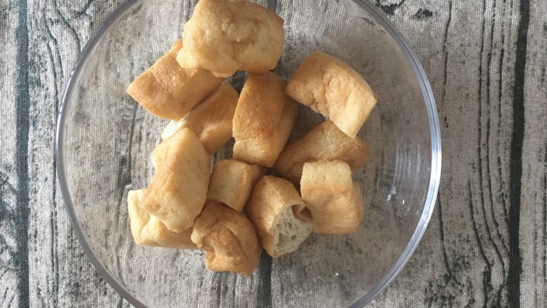 油豆腐盒子,<a style='color:red;display:inline-block;' href='/shicai/ 483'>油豆腐</a>切半