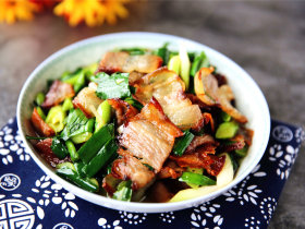 蒜苗炒腊肉