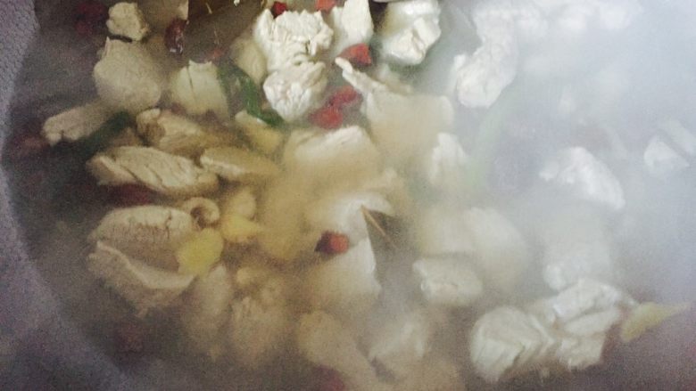 自制肉松,大火烧开后,转小火炖煮22分钟左右