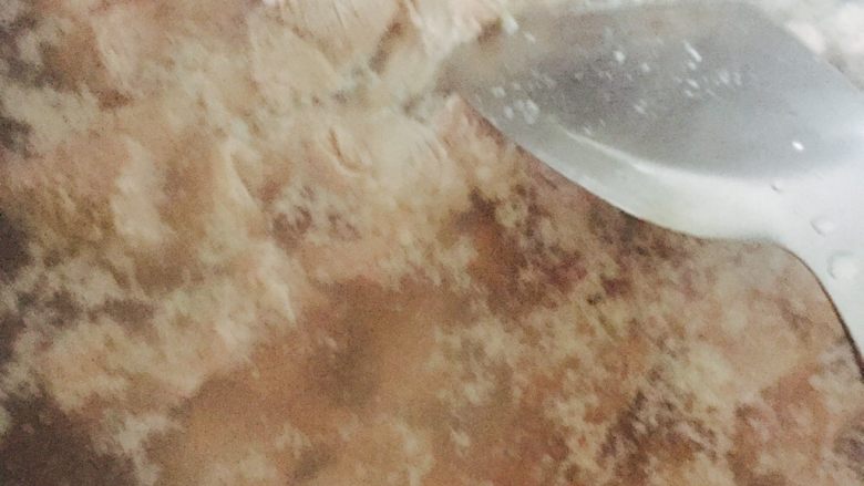 自制肉松,煮开后倒掉浮沫冲洗干净
