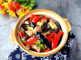 茄子甜椒烧五花肉