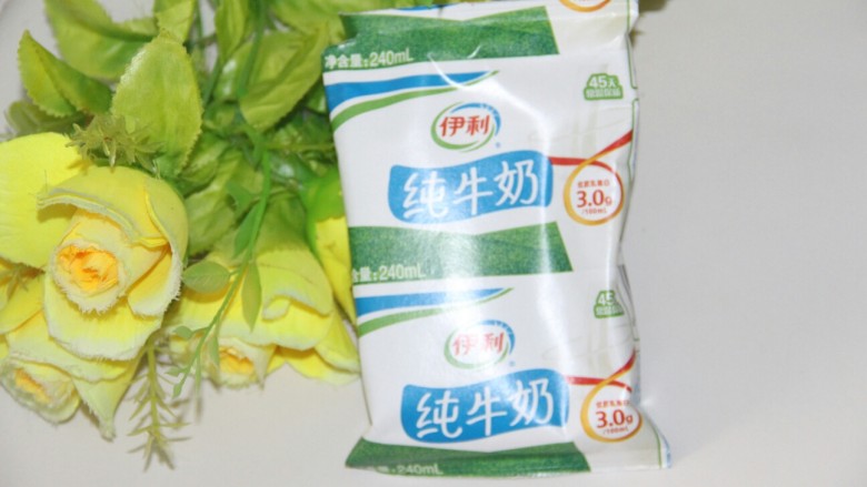 紫薯牛奶饮,准备一袋<a style='color:red;display:inline-block;' href='/shicai/ 219'>牛奶</a>