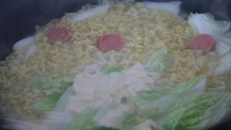 深夜食堂~年糕辣酱芝士方便面,再加入芝士片