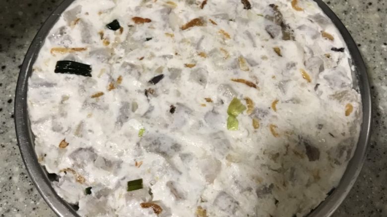 广式芋头+萝卜糕,大火蒸20分钟,放凉切片。做好的萝卜糕,清蒸香煎都非常好吃😋搭配番茄酱,Xo酱,辣椒酱更是好吃到停不下来。