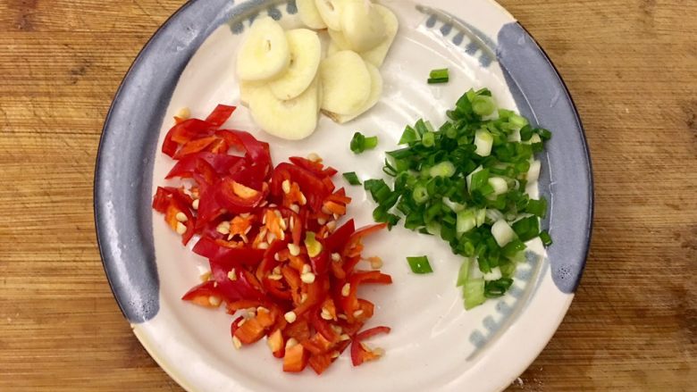 冬瓜烧肉,其他食材切好备用