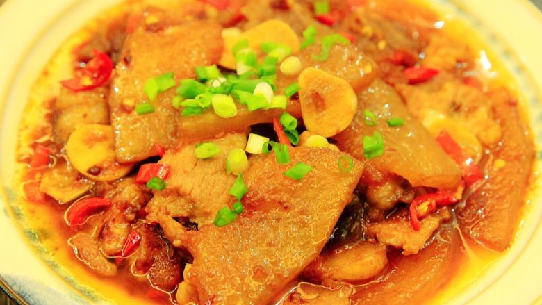 冬瓜烧肉,来张特写，晶莹剔透的冬瓜，滑嫩<a style='color:red;display:inline-block;' href='/shicai/ 414'>猪肉</a>，浓郁汤汁，堪称下饭神器