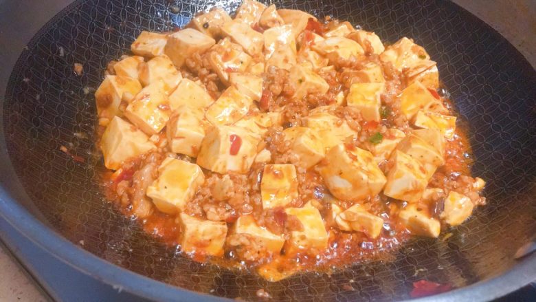 实用快手系列★麻婆豆腐,持续大火,收汁,嗯!很像样!哈哈。