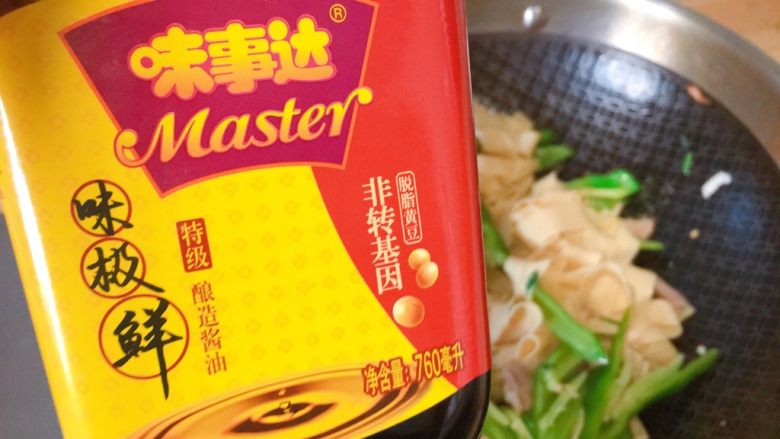 东北那疙瘩的美食★尖椒干豆腐,下味极鲜大概10ml左右