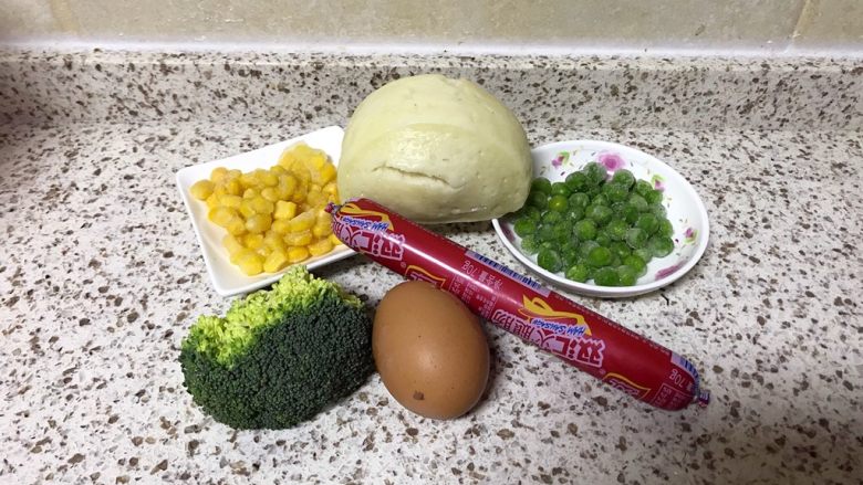 炒馒头粒,准备好材料