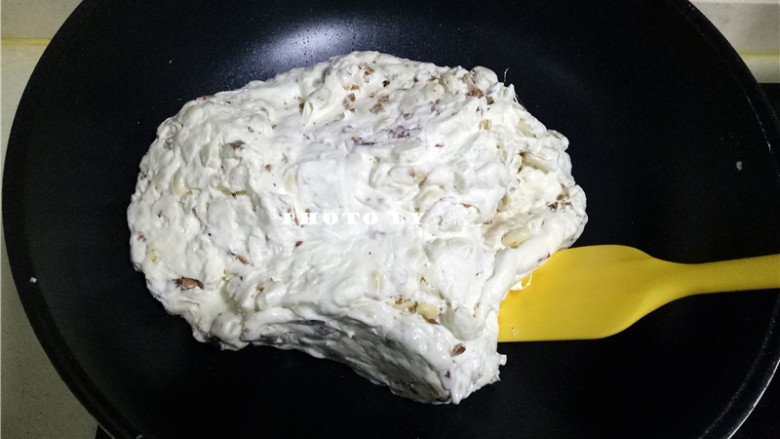 椰香牛轧糖,快速混合均匀;