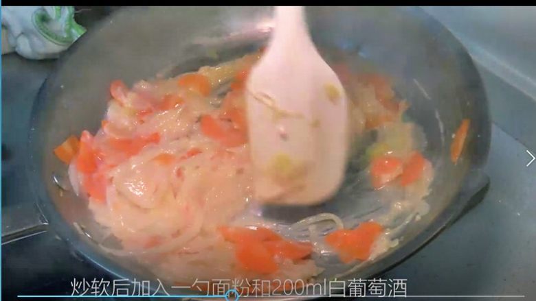 【睦感料理】奶油炖鸡,翻炒至酒蒸发即可