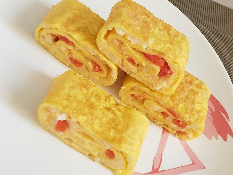 #宝宝辅食#番茄米饭厚烧蛋,奶酪的香味,番茄的酸甜,再加上嫩嫩的蛋皮,又带着颗粒状的米饭,真的很棒呢!