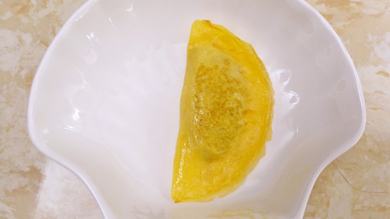 妈妈的味道~美味蛋饺(平底锅版),一个蛋饺就做好了