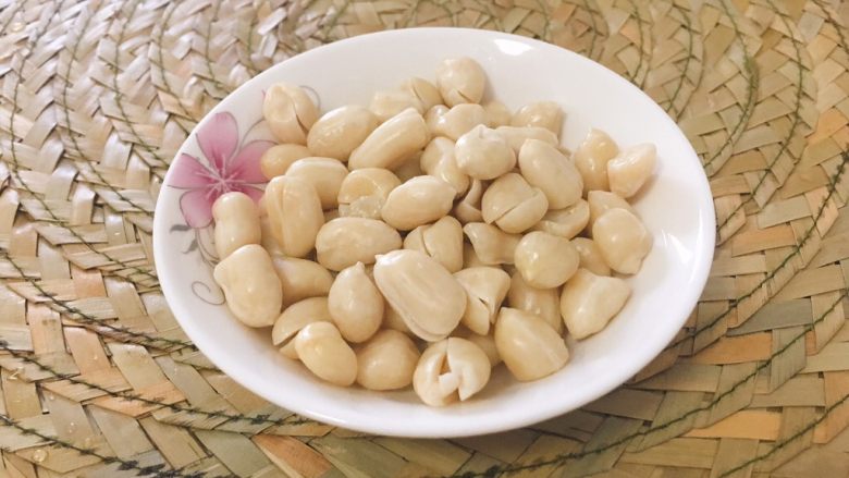 宫保鸡丁,去皮沥干备用