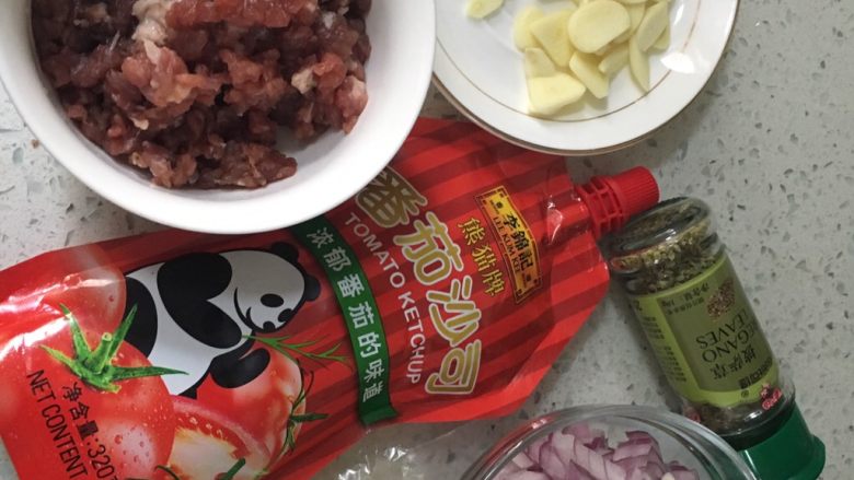 意大利面酱,准备材料(淀粉和盐忘记入镜了)