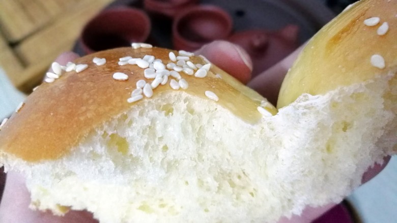 玉米油版\简易早餐面包,面包组织内部松软均匀。用来当早歺面包,汉堡包非常合适。 2018.1.30制作