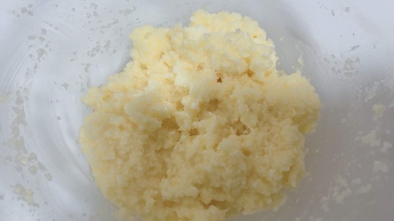 椰蓉奶棒面包,翻拌均匀