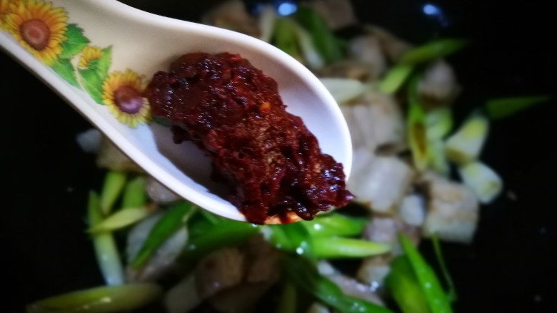 无法拒绝的下饭菜~回锅肉,<a style='color:red;display:inline-block;' href='/shicai/ 705'>豆瓣酱</a>