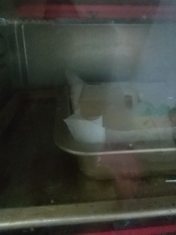 原味古早蛋糕,水浴法，烤30分钟左右。