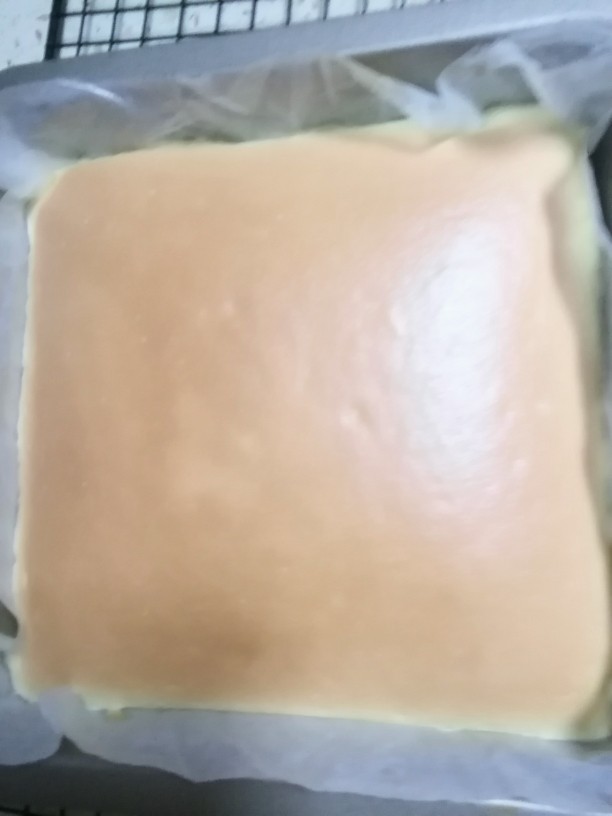 原味古早蛋糕,出炉了，是不是很漂亮。