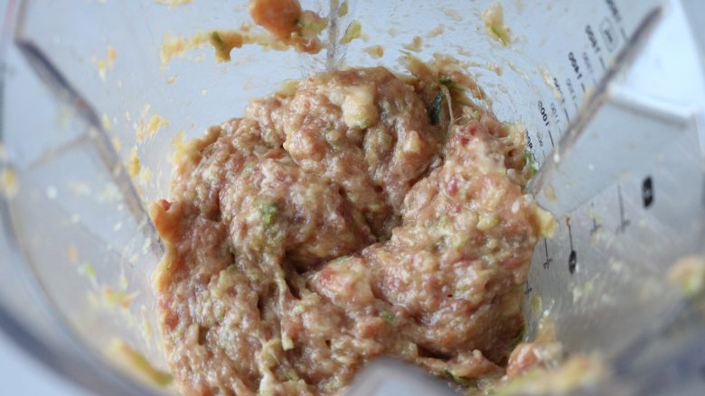 四喜蒸饺,肉馅打好的状态;