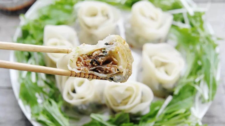 玫瑰花饺子,我先替大家尝一尝~啊呜咬一口~